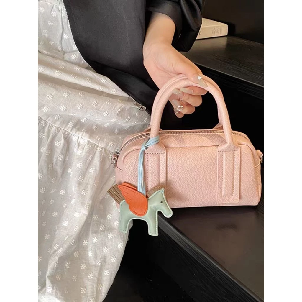 Tas Selempang Wanita Import Premium PU leather+ Gantungan Kuda Lucu – Tersedia Warna Biru, Kuning, Hitam, Pink - Gambar 6
