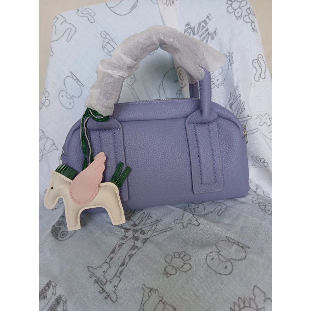 Tas Selempang Wanita Import Premium PU leather+ Gantungan Kuda Lucu – Tersedia Warna Biru, Kuning, Hitam, Pink - Gambar 8