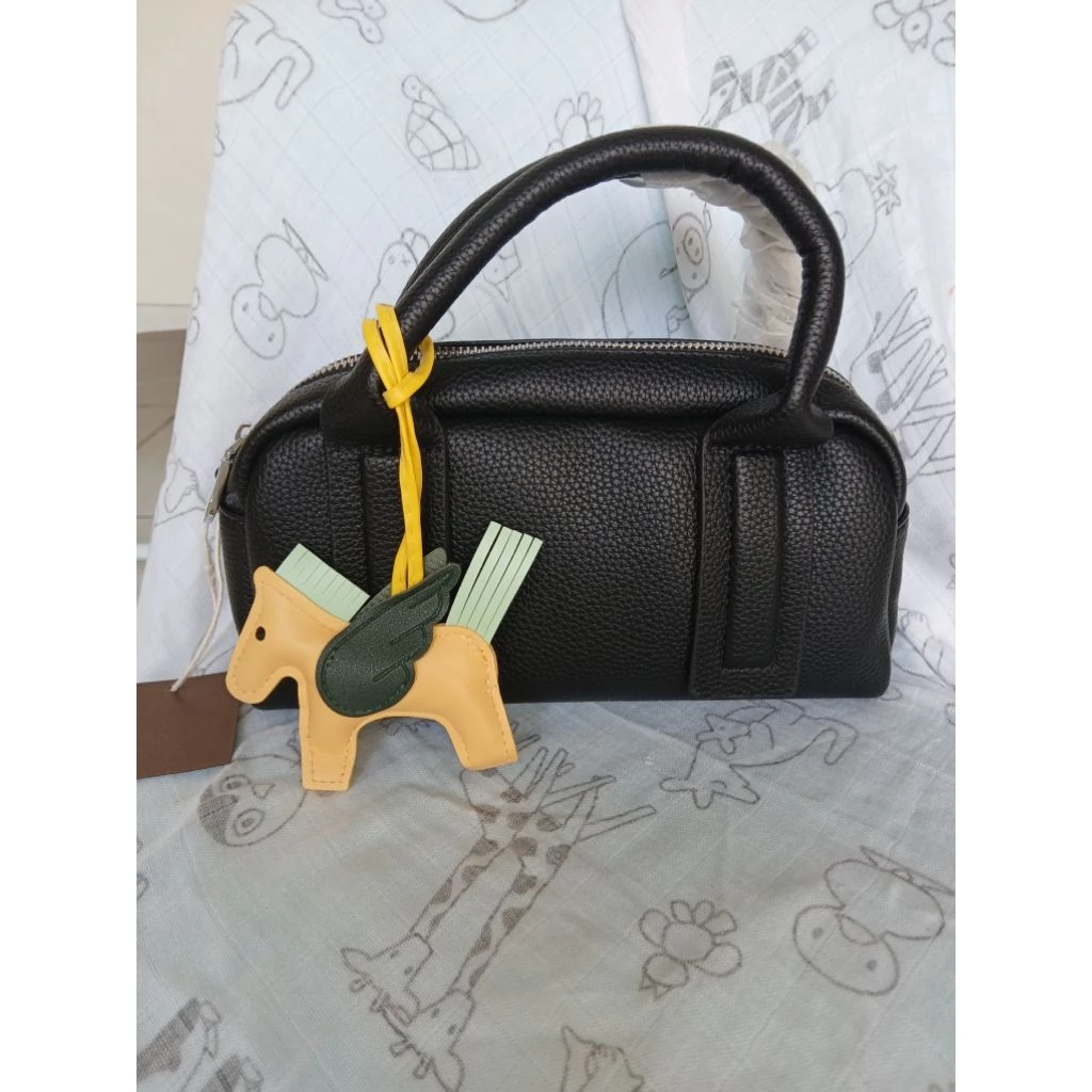 Tas Selempang Wanita Import Premium PU leather+ Gantungan Kuda Lucu – Tersedia Warna Biru, Kuning, Hitam, Pink - Gambar 2